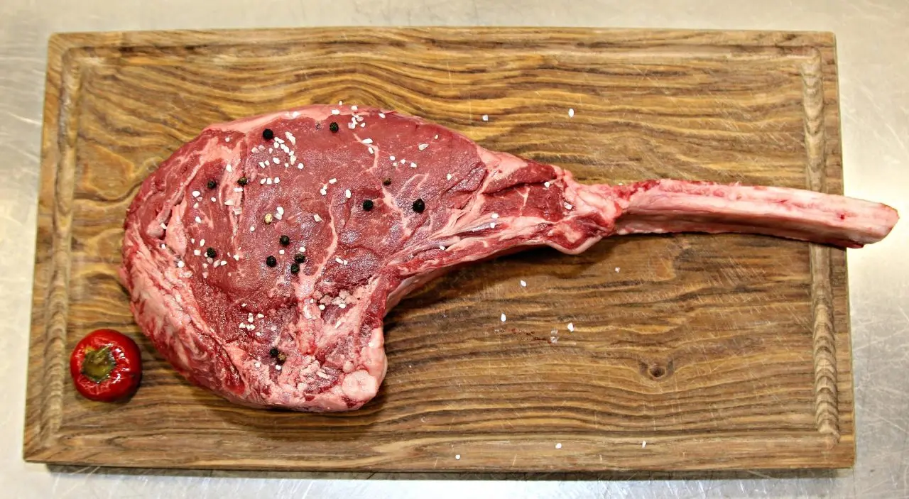 Tomahawk steak - jak grilovat hovězí steak