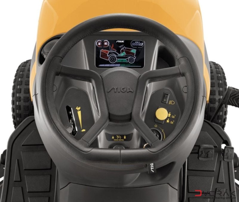 Některé zahradní traktory mají i LCD displej Nejlepší zahradní traktory pro střední zahrady