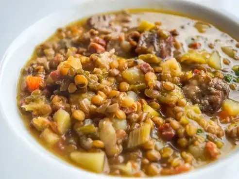 Hustá čočková polévka