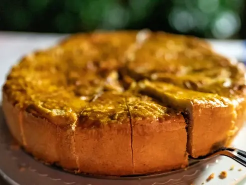 Koláč s angreštem a karamelovou krustou