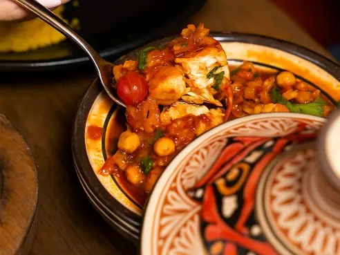 Kuřecí tažín s červeným angreštem