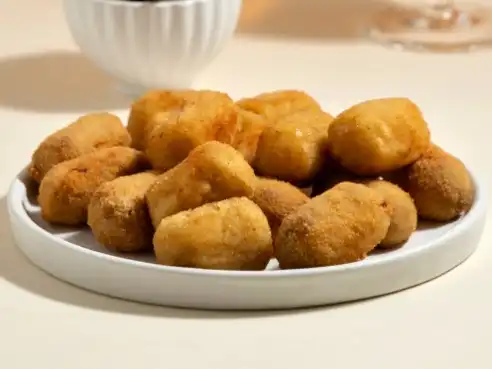 Plněné bramborové krokety se sýrem a uzeninou