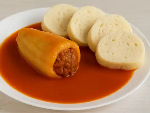 Plněné papriky s rajskou omáčkou